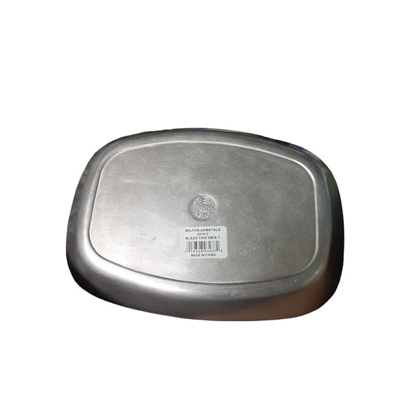 Wilton Armetale Silver Toned Metal Bread Tray - Picture 2 of 4